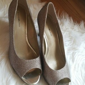 💕OFFERS WELCOME! 💕Bandolino Gold heels
